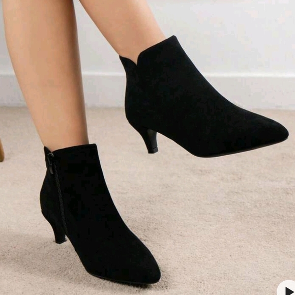 Elegant Black Ankle Boots - Picture 1 of 6